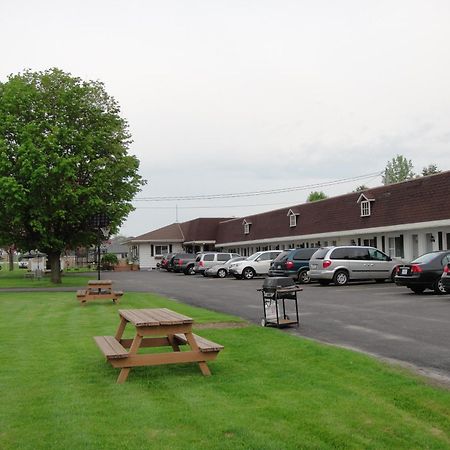 Country Squire Motel Arnprior Zewnętrze zdjęcie