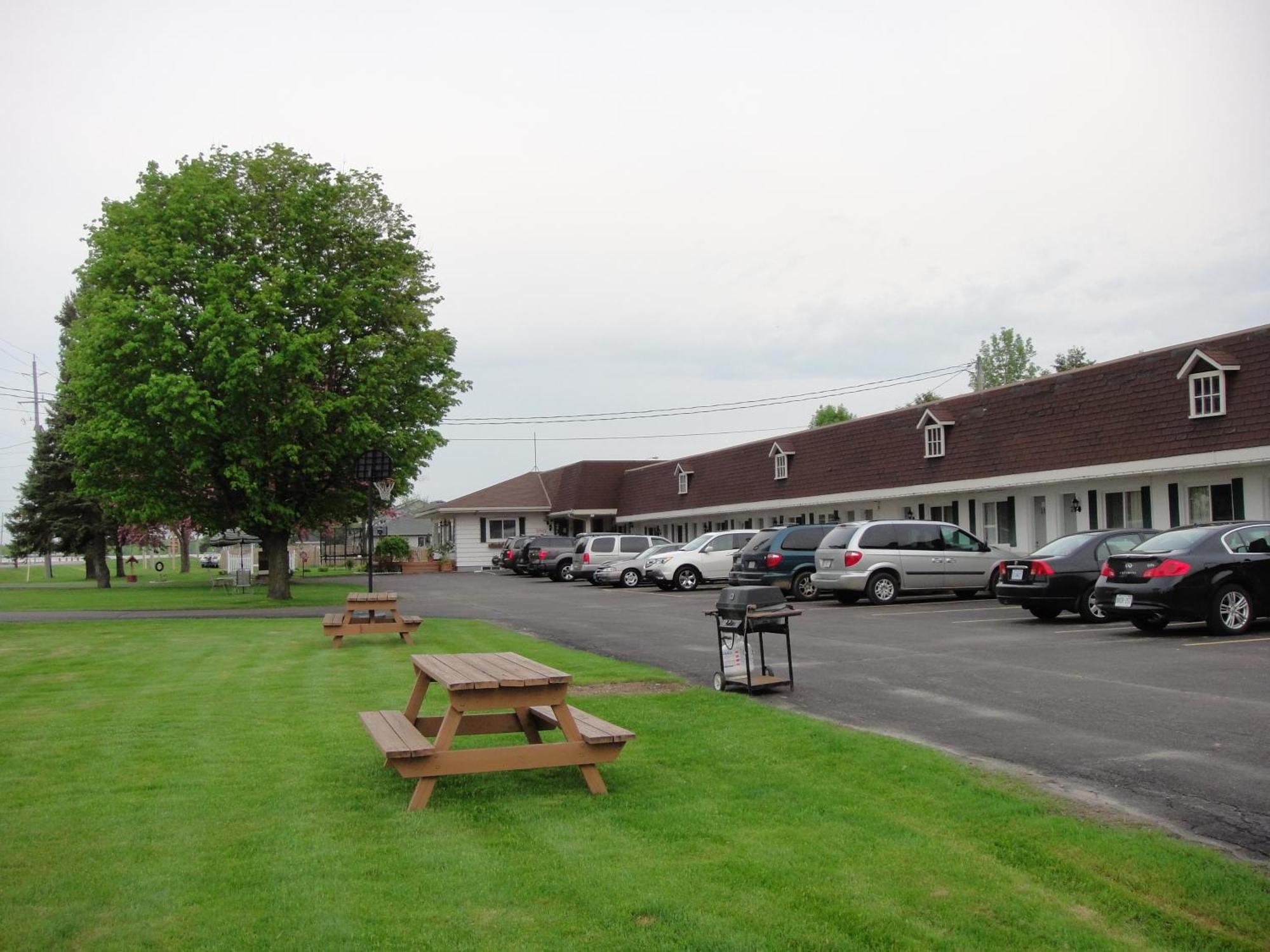 Country Squire Motel Arnprior Zewnętrze zdjęcie