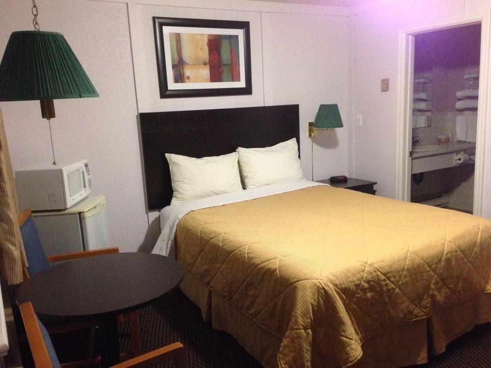 Country Squire Motel Arnprior Zewnętrze zdjęcie