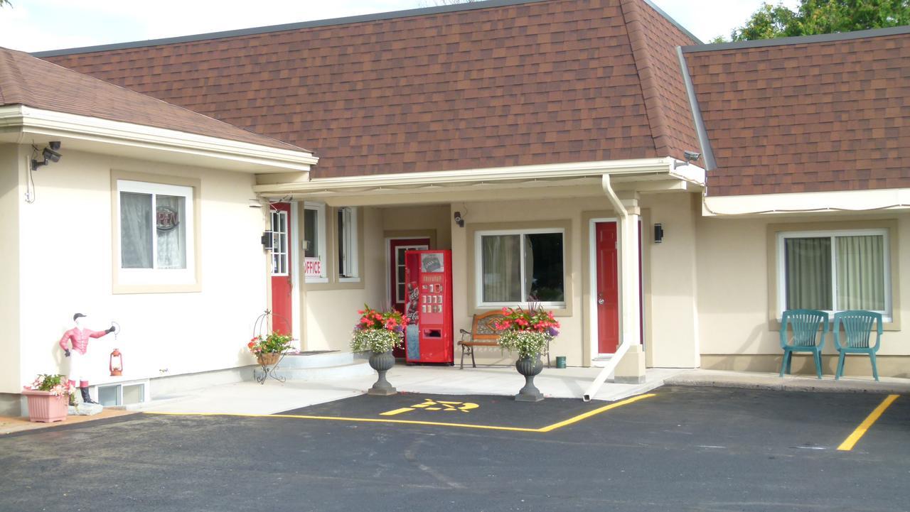 Country Squire Motel Arnprior Zewnętrze zdjęcie