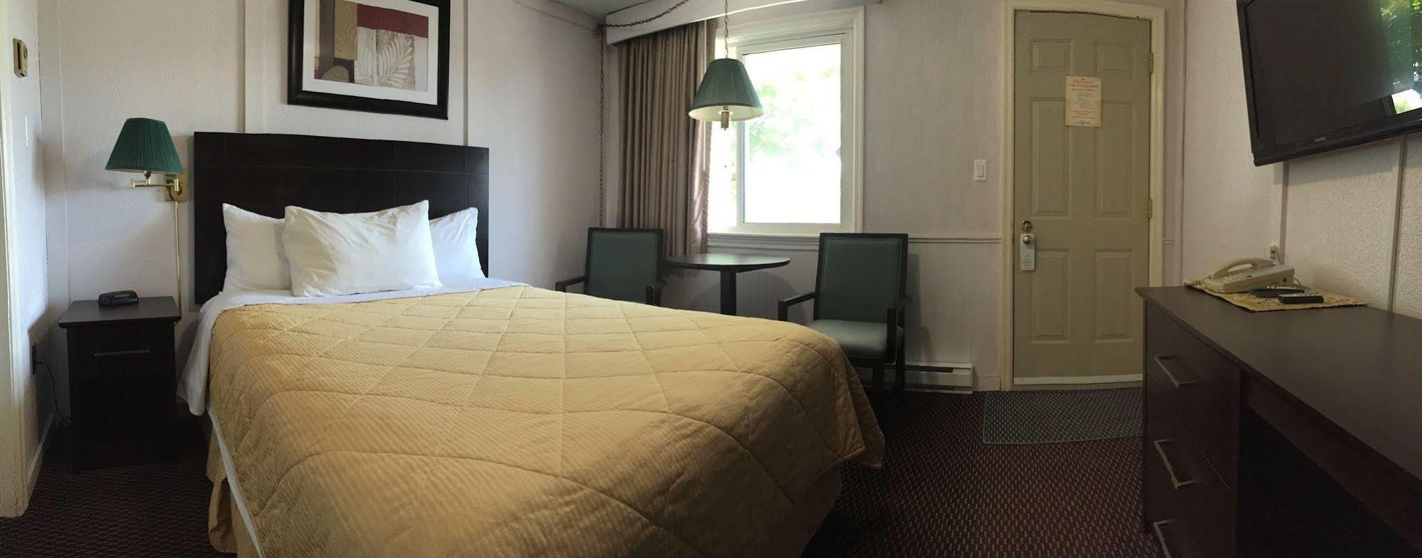 Country Squire Motel Arnprior Zewnętrze zdjęcie