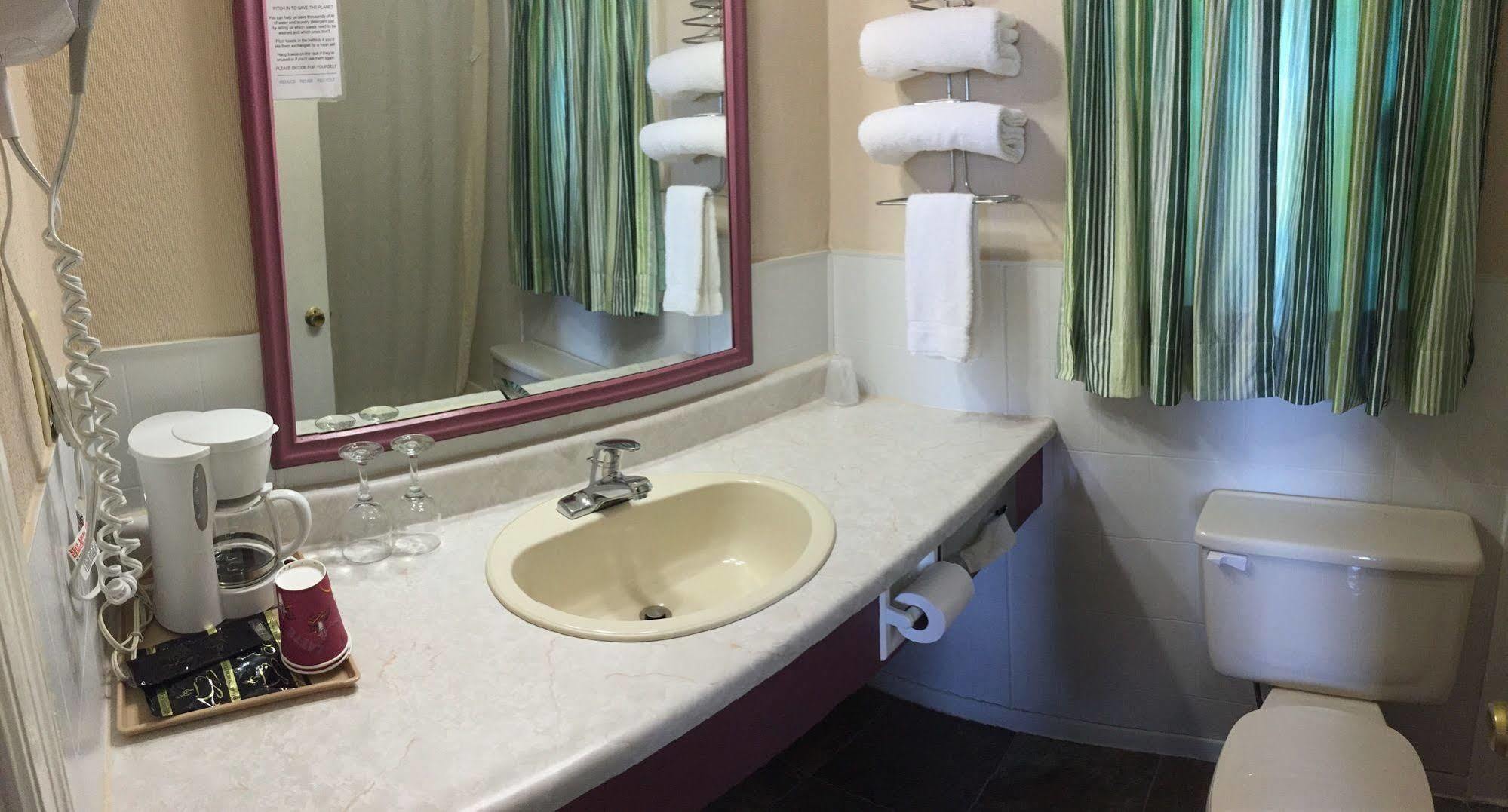 Country Squire Motel Arnprior Zewnętrze zdjęcie