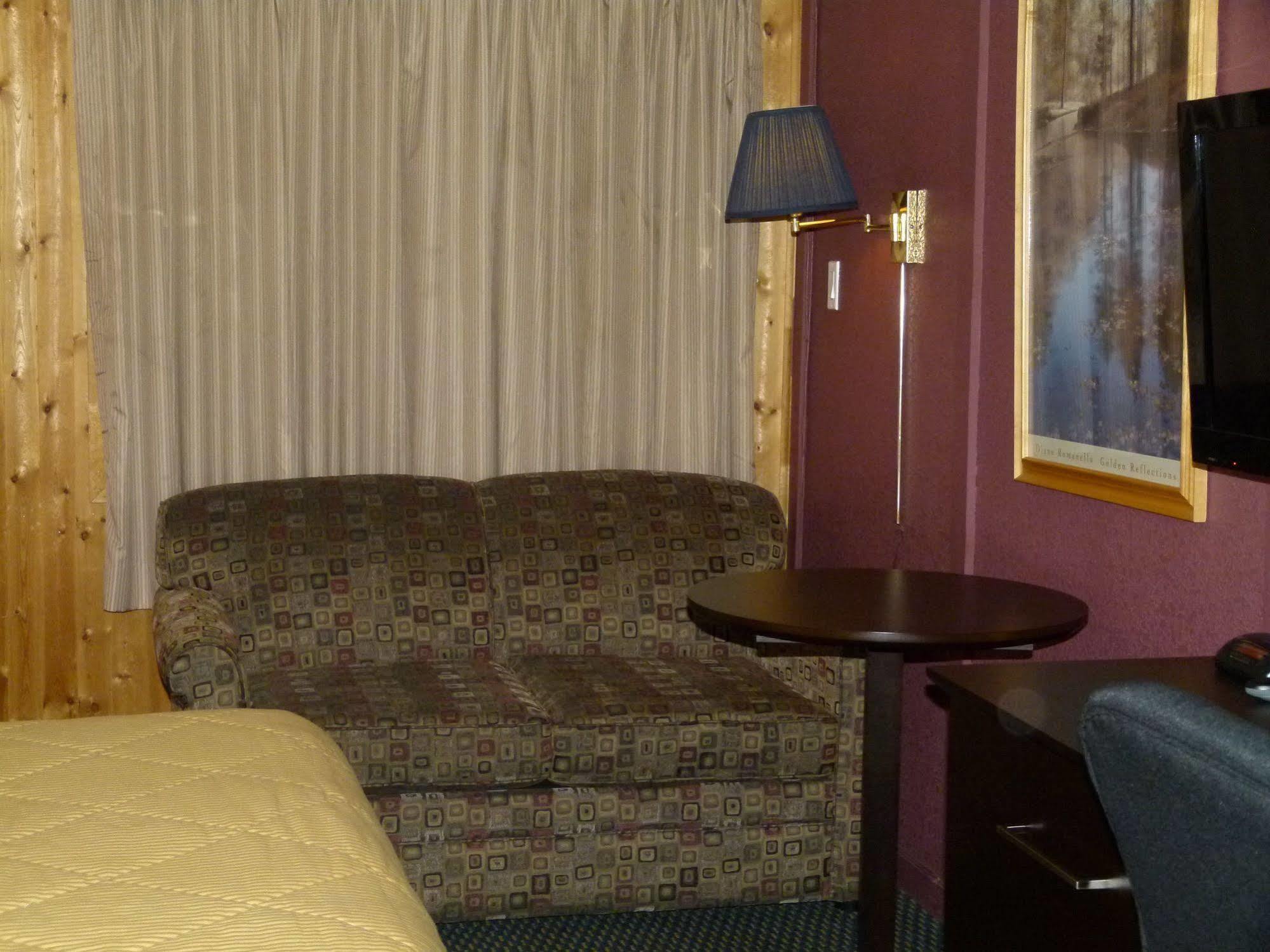 Country Squire Motel Arnprior Zewnętrze zdjęcie