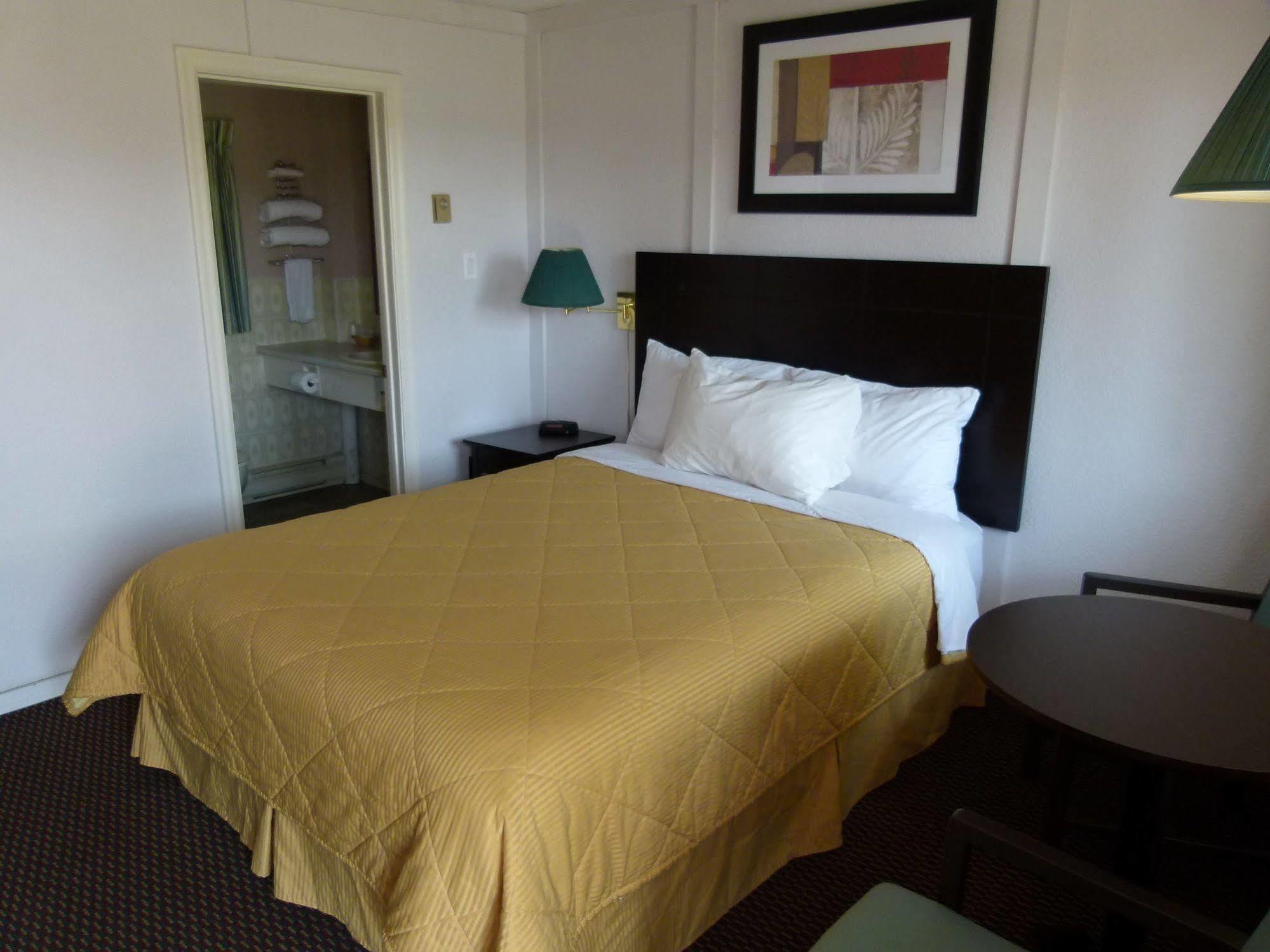 Country Squire Motel Arnprior Zewnętrze zdjęcie
