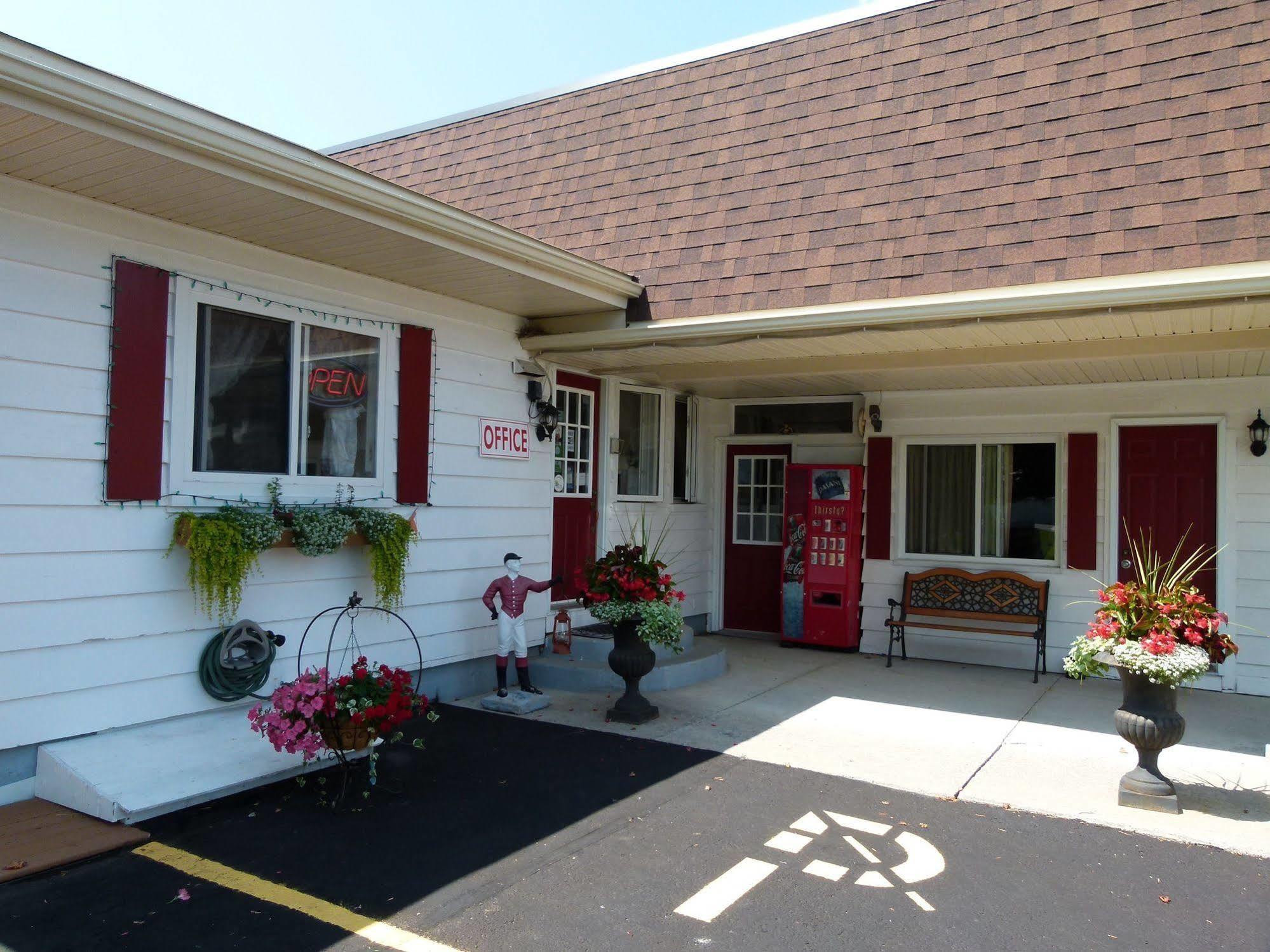 Country Squire Motel Arnprior Zewnętrze zdjęcie